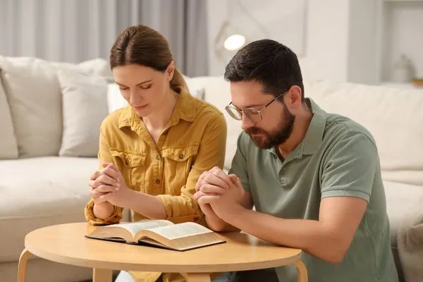Aplicativos de Namoro Cristão: os 3 Melhores para iOS e Android